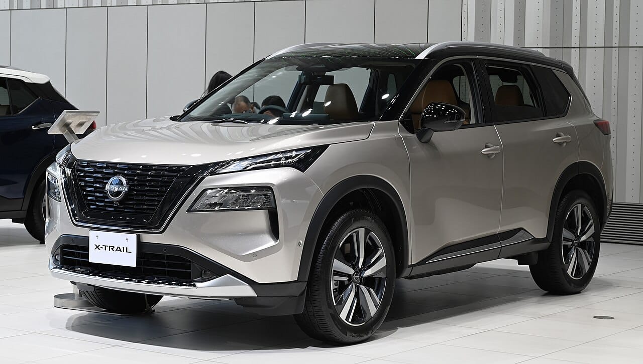 2023 Nissan X-Trail 2.5 SV 4WD 7-Seater — front three-quarter view