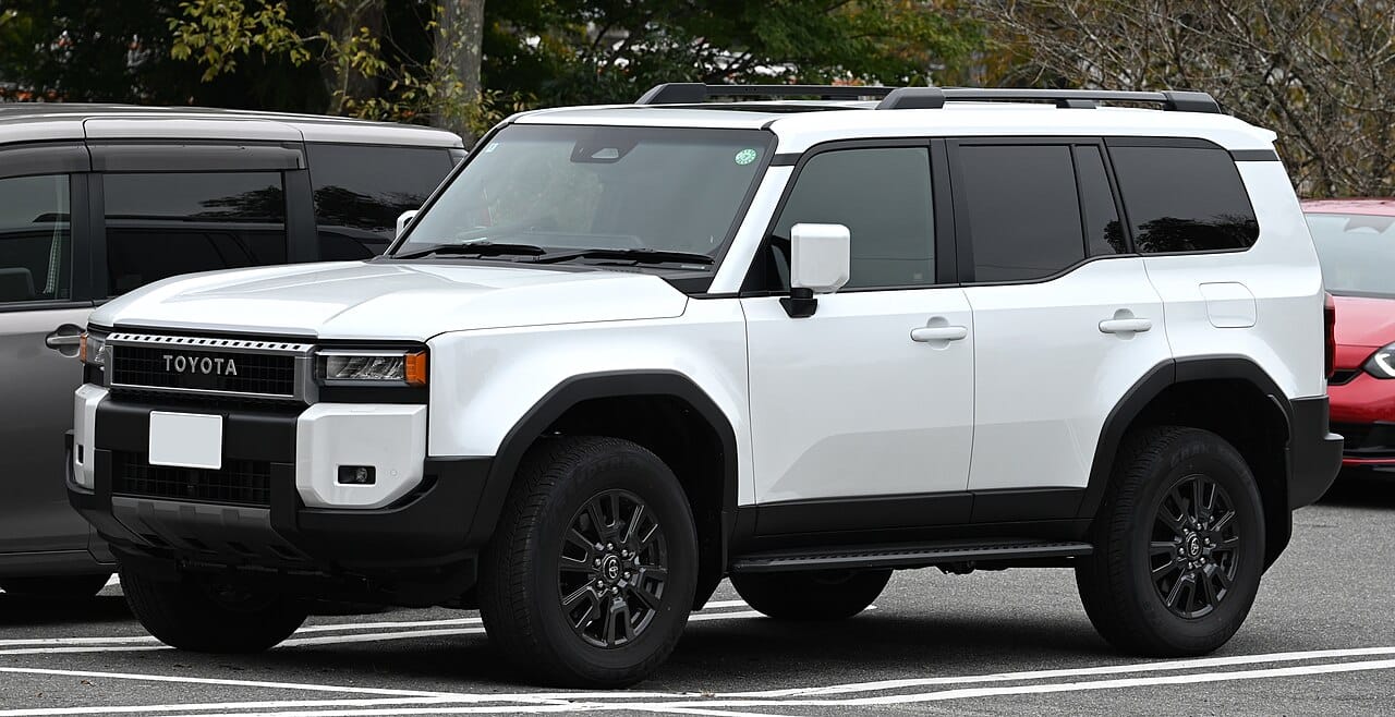 2024 Toyota Land Cruiser Prado 250 VX 2.8 Diesel — front three-quarter view